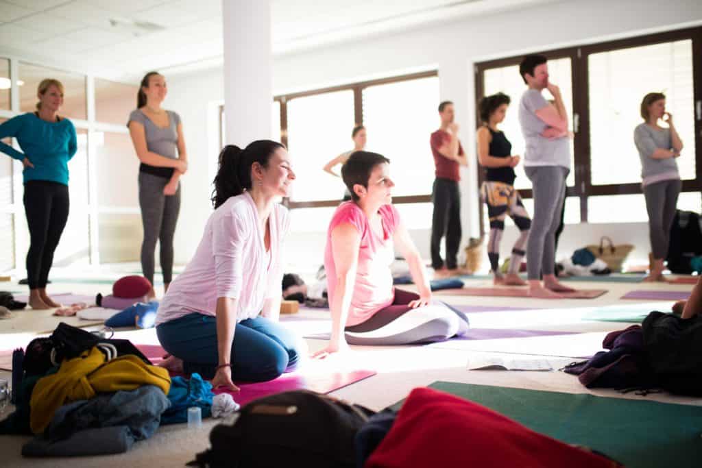 Das Konzept von Inner Flow Yoga bietet dir einen Rahmen, der dir viele Möglichkeiten Lässt. Damit kannst auf deine eigene Art und Weise eine Yoga-Ausbildung anbieten.