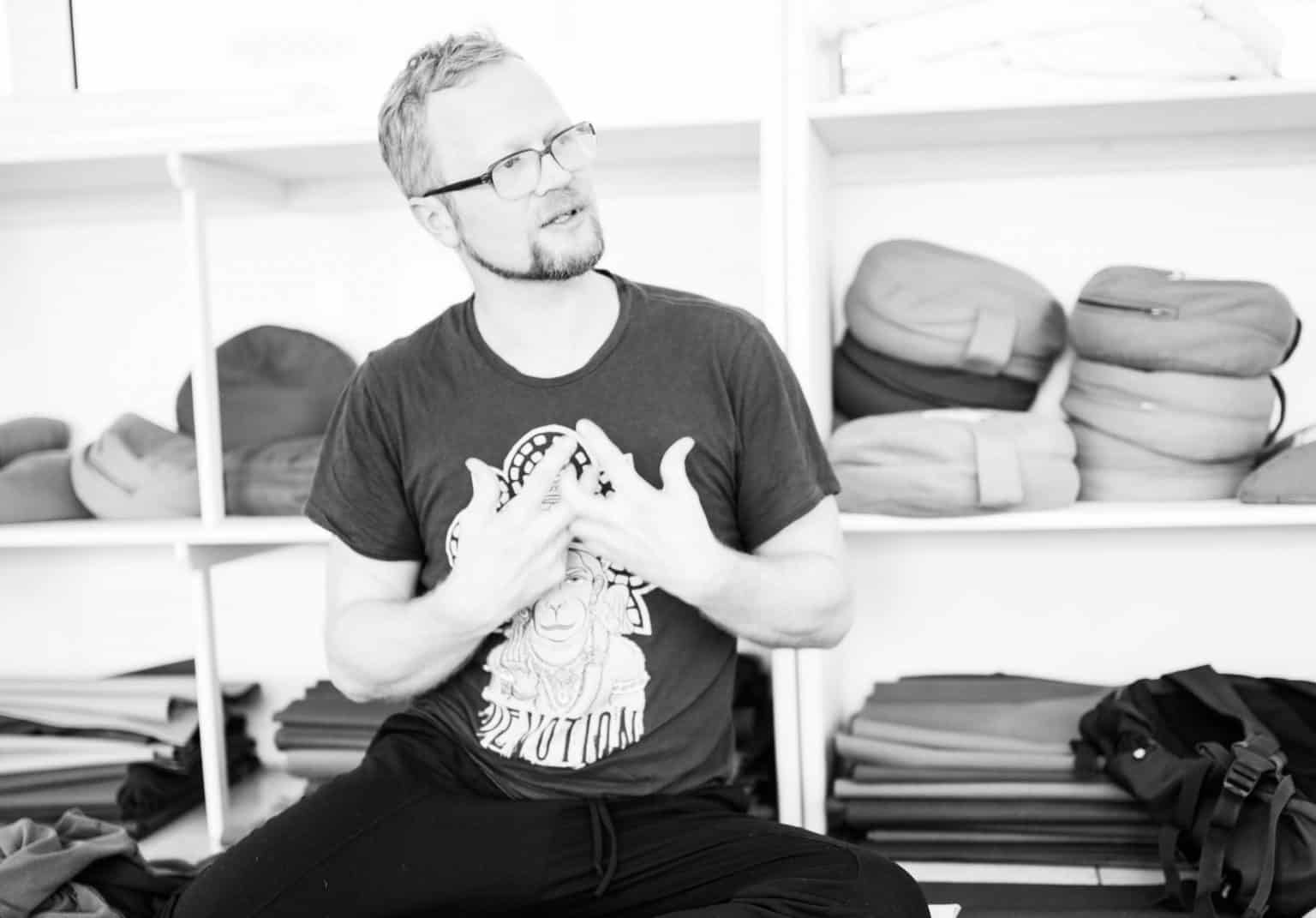 Inner Flow Yoga - Gründer Uli Schuchart. Gehe deinen Yoga Weg.